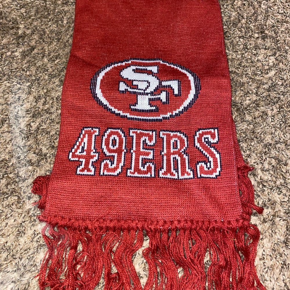 49ERS cozy winter scarf 🏈 ❄️ Great condition, smoke free home!🙂